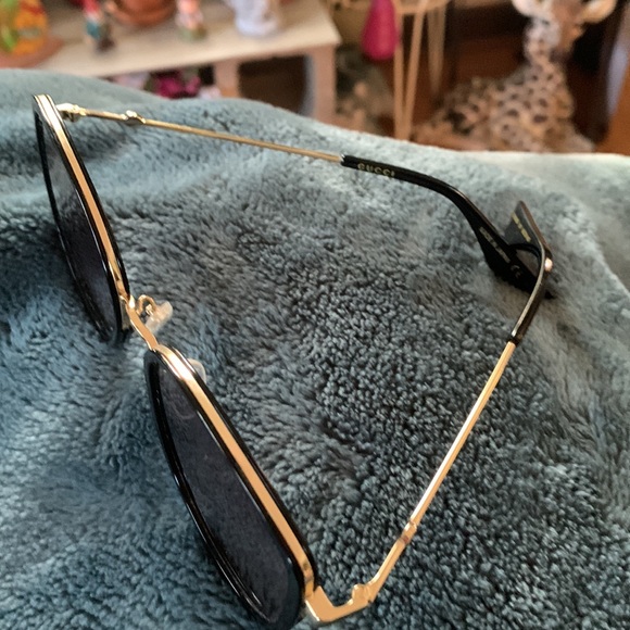 Gucci sunglasses in great shape - Picture 4 of 9